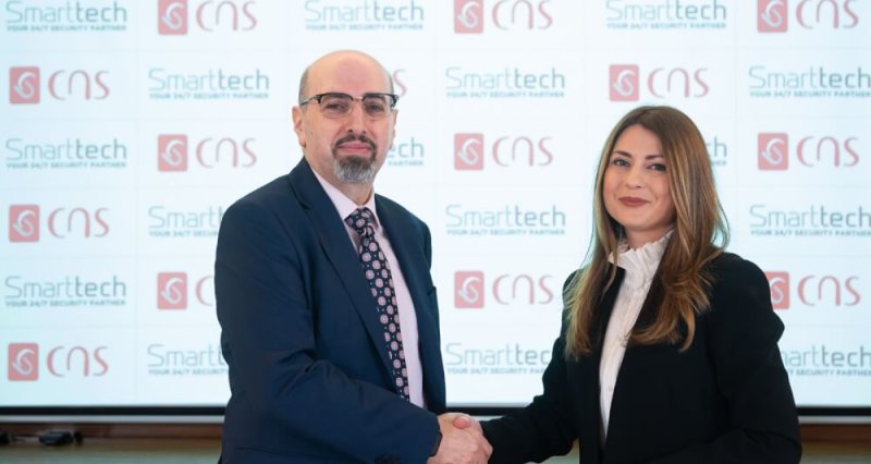 Asef Sleiman, General Manager at CNS Middle East, pictured with Raluca Saceanu, CEO of Smarttech247, following the announcement of their partnership.